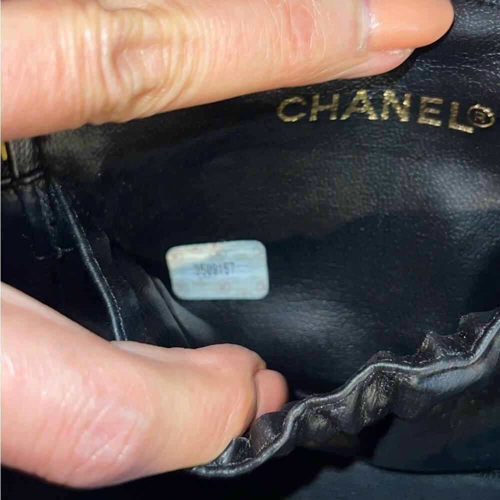 CHANEL Vintage CC Logo Caviar Leather Vanity Case Black - Picture 9 of 10